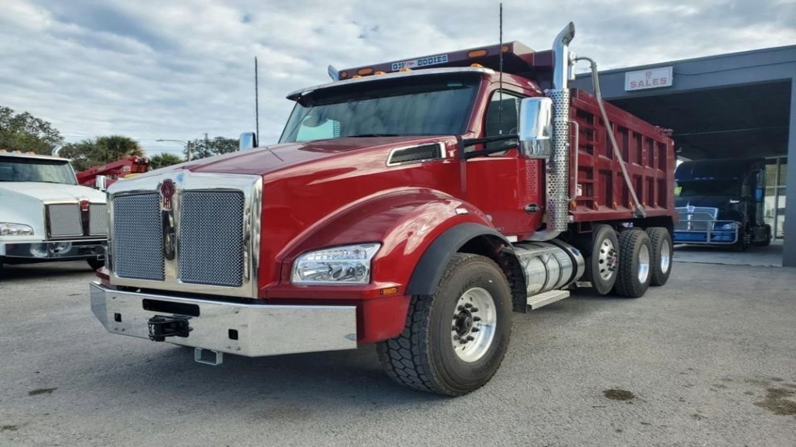 2021 KENWORTH T880 Truck Dump Trucks Truck For Sale in Riviera Beach